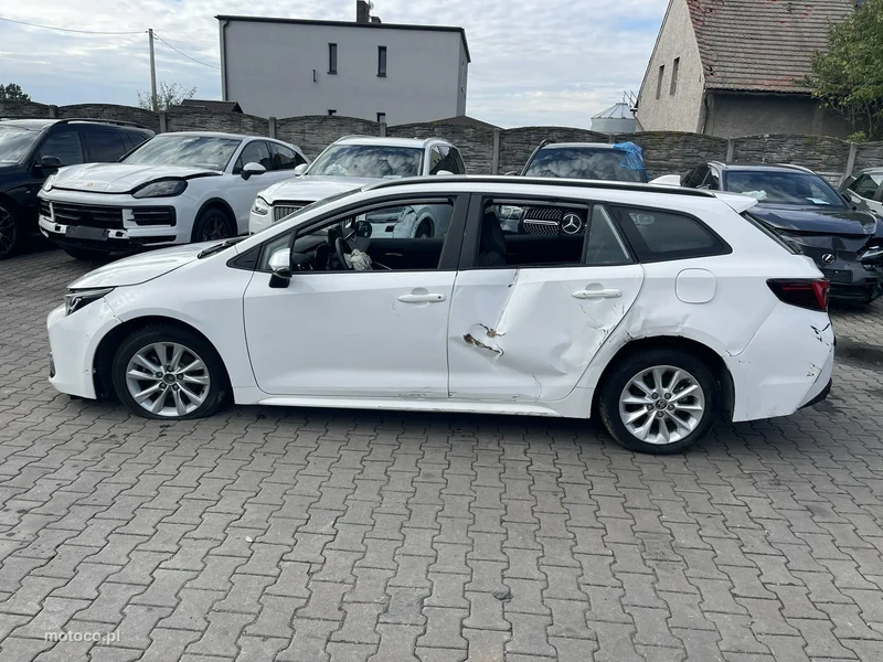 Toyota Corolla E210 2