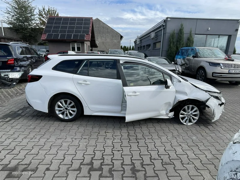 Toyota Corolla E210 5