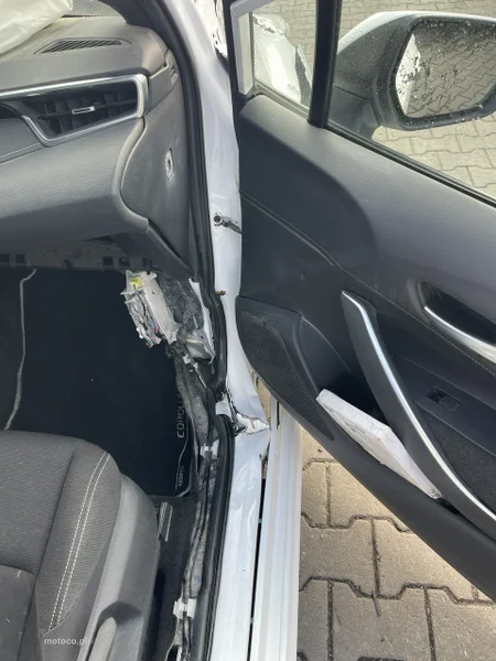 Toyota Corolla E210 6