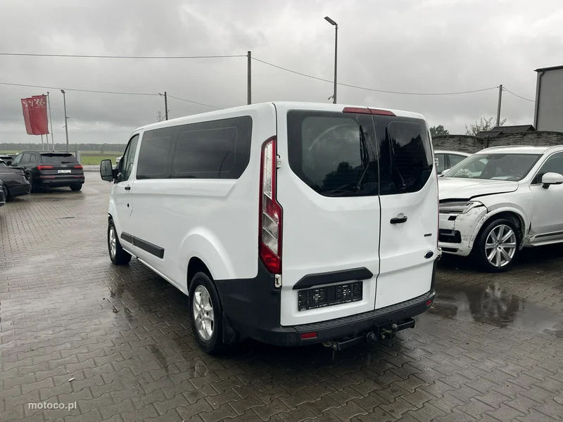 Ford Tourneo Custom 4