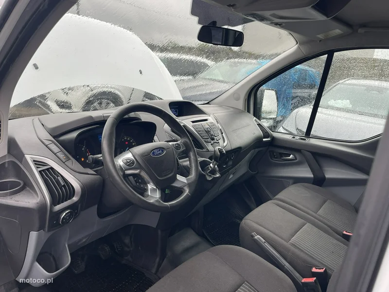 Ford Tourneo Custom 6