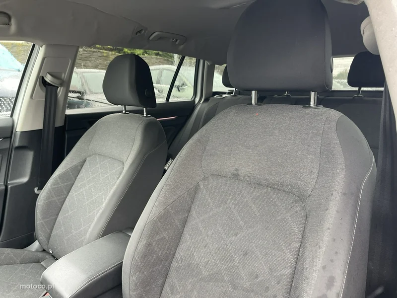 Volkswagen Golf VIII 9