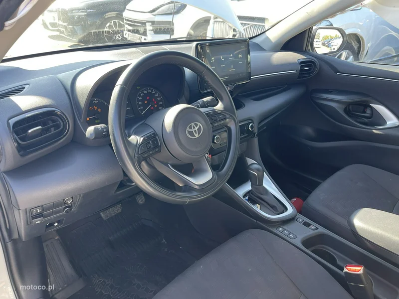 Toyota Yaris XP210 2
