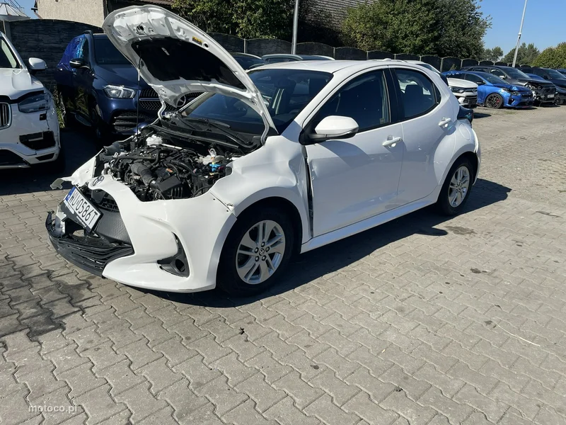 Toyota Yaris XP210 11