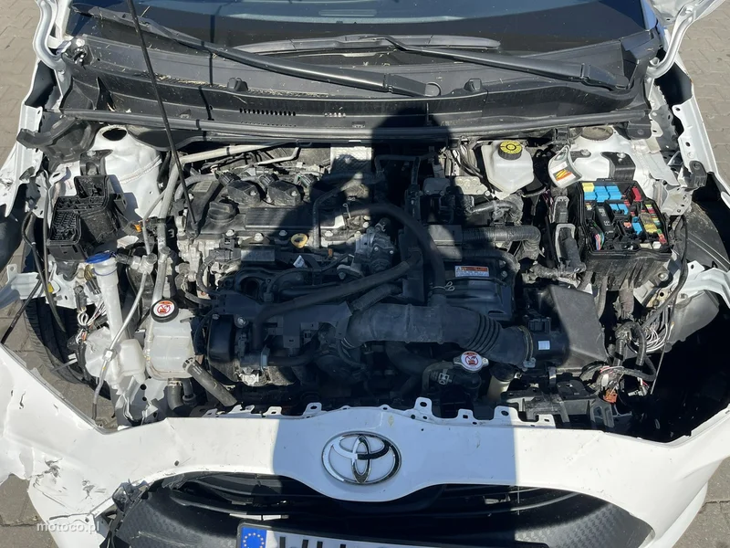Toyota Yaris XP210 13