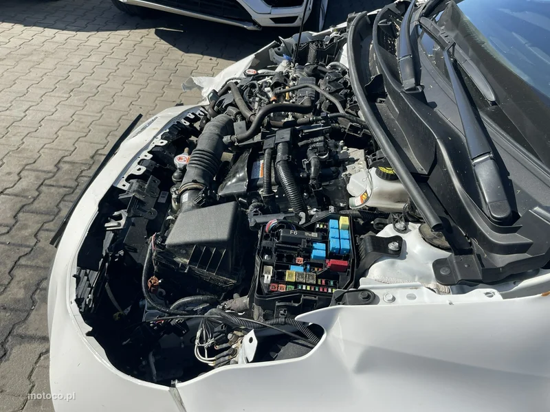 Toyota Yaris XP210 14