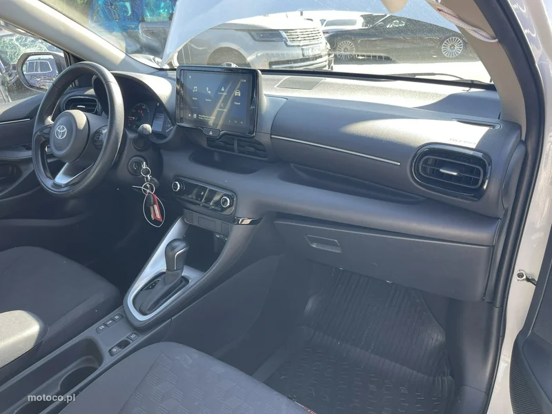Toyota Yaris XP210 5