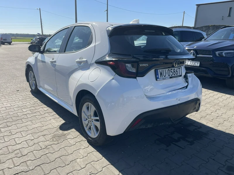 Toyota Yaris XP210 7