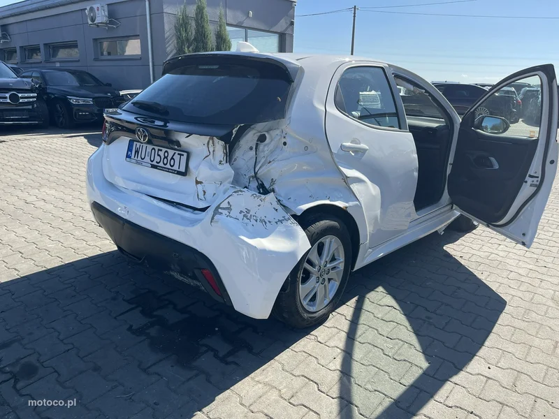 Toyota Yaris XP210 9