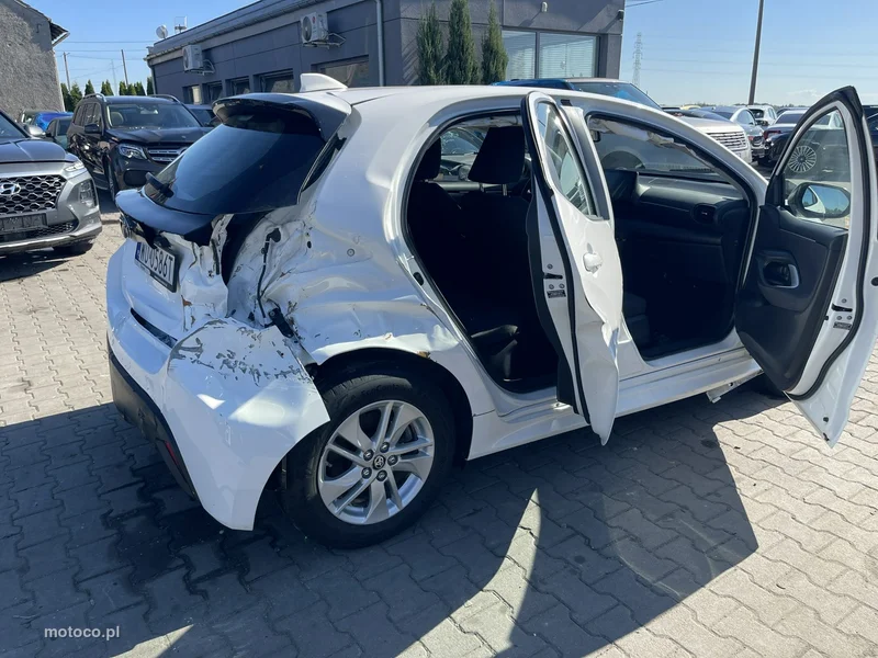 Toyota Yaris XP210 10