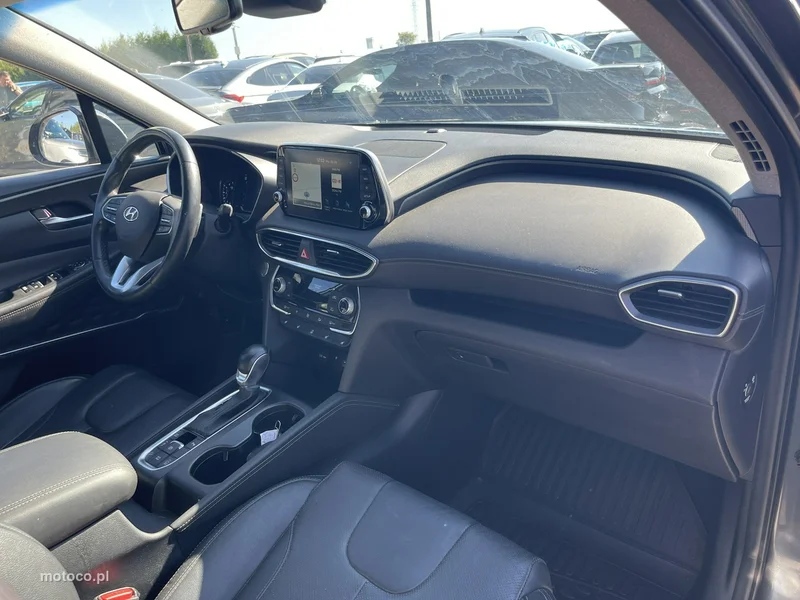 Hyundai Grand Santa Fe 12