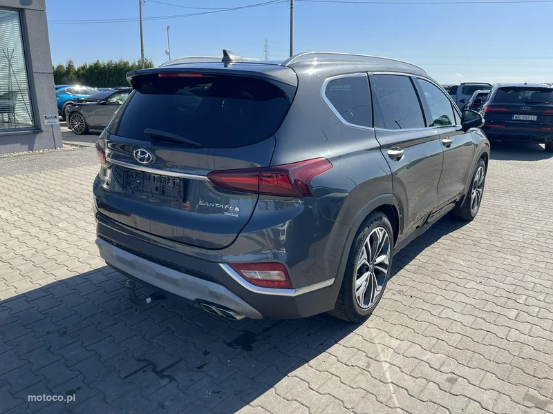 Hyundai Grand Santa Fe 4