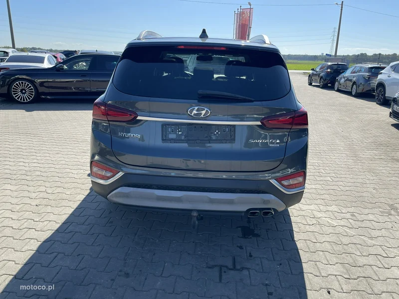 Hyundai Grand Santa Fe 5