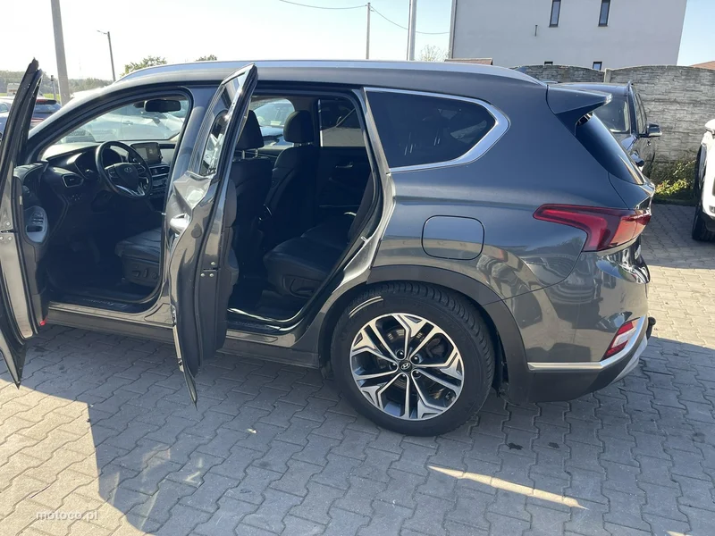 Hyundai Grand Santa Fe 8