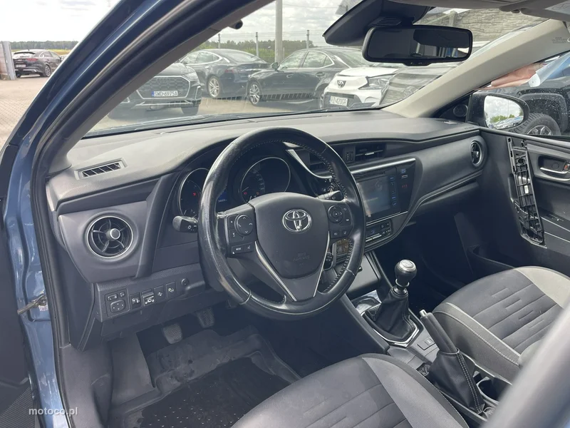 Toyota Auris E180 9