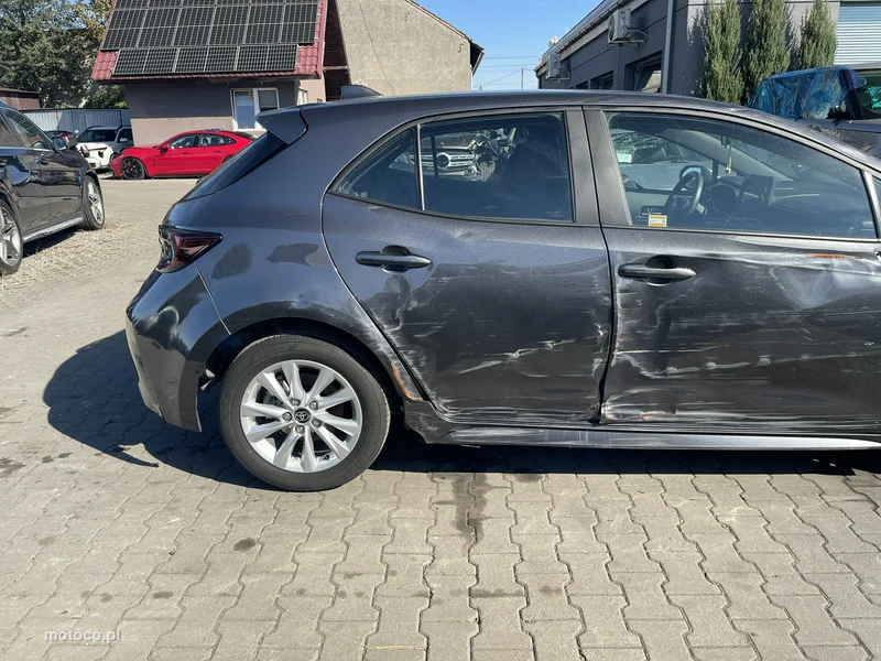 Toyota Corolla E210 7