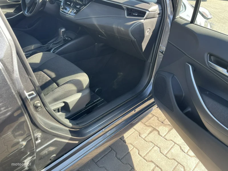 Toyota Corolla E210 9