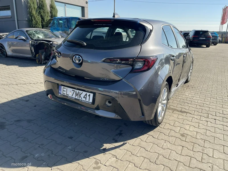 Toyota Corolla E210 10
