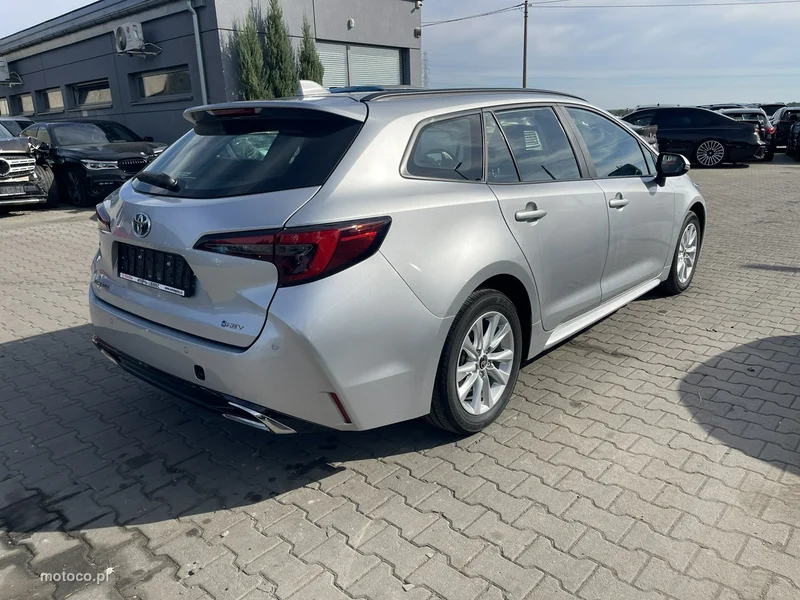 Toyota Corolla E210 2