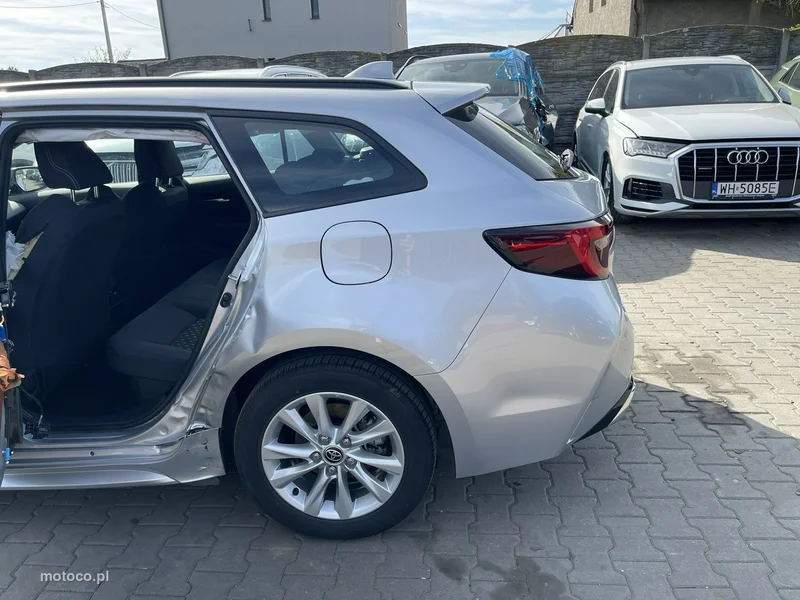 Toyota Corolla E210 5