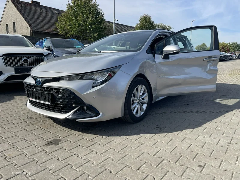 Toyota Corolla E210 6
