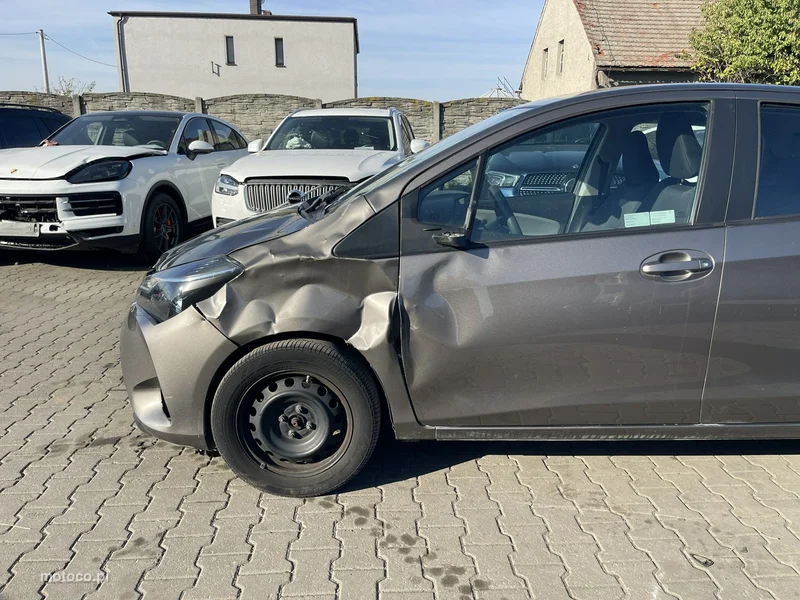 Toyota Yaris XP130 4