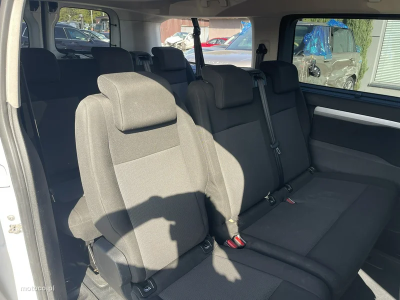 Peugeot Traveller 12