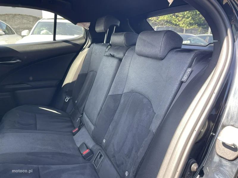 Lexus UX 14