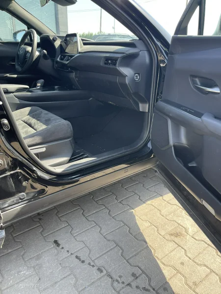Lexus UX 7