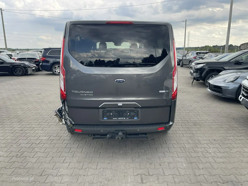 Ford Tourneo Custom 6