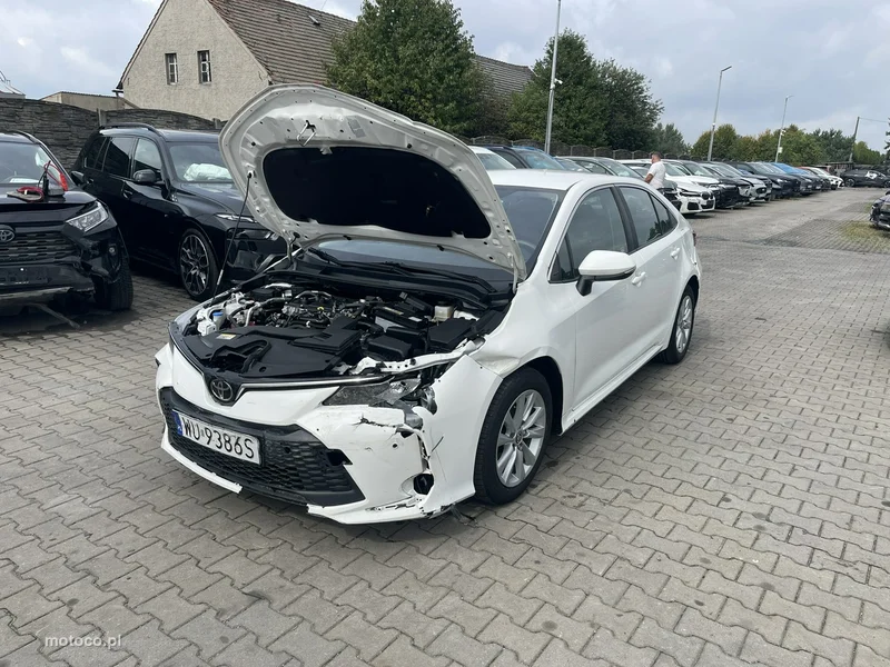 Toyota Corolla E210 3