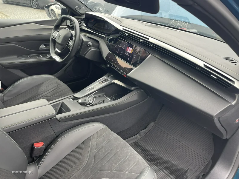 Peugeot 408 12