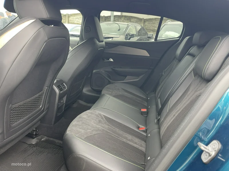 Peugeot 408 13