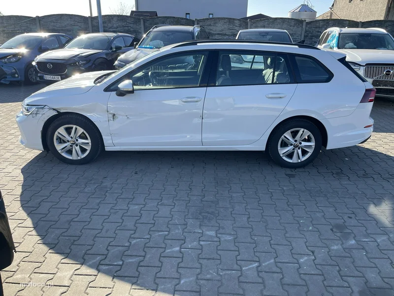 Volkswagen Golf VIII 2
