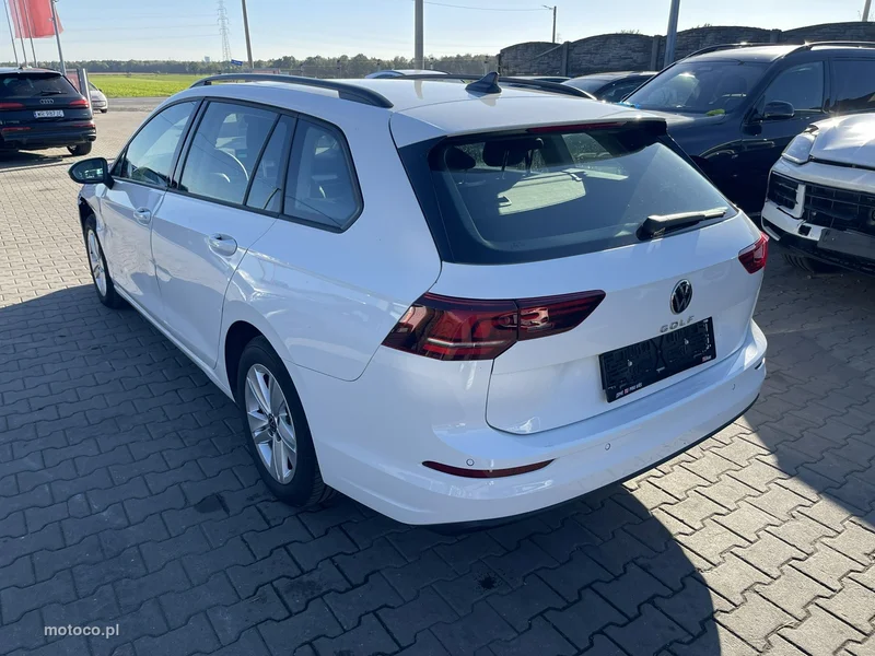 Volkswagen Golf VIII 3