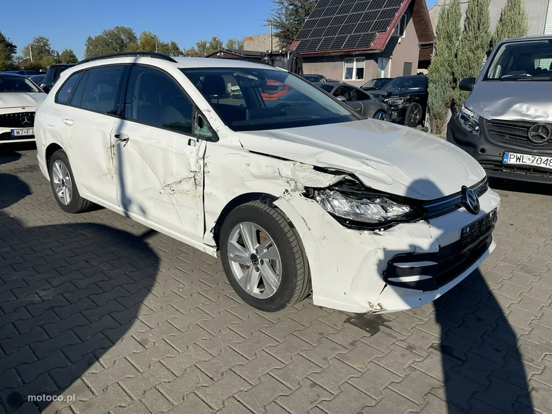 Volkswagen Golf VIII 5