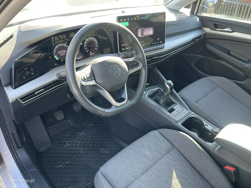 Volkswagen Golf VIII 6