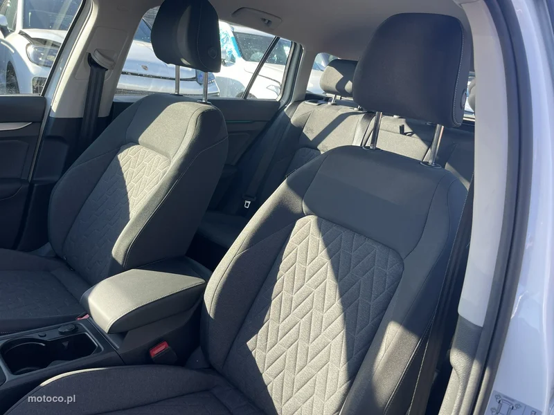 Volkswagen Golf VIII 9