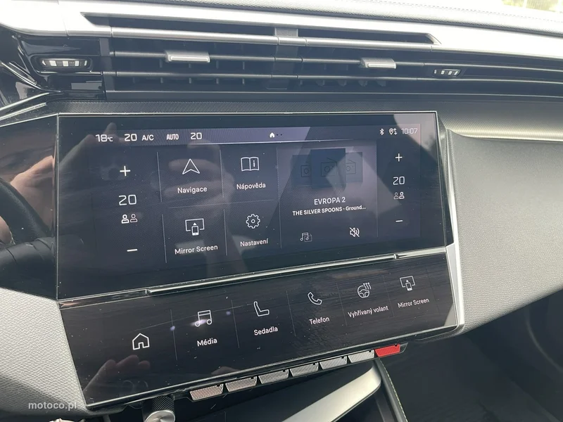 Peugeot 408 12