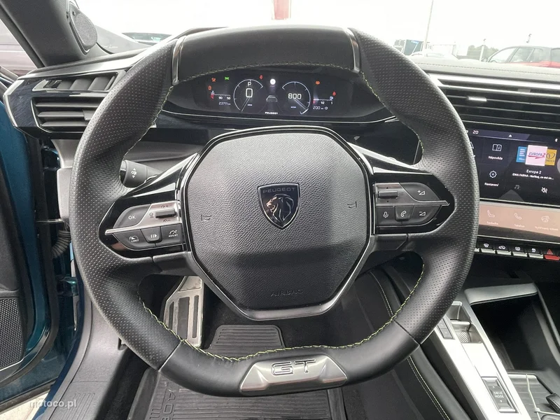 Peugeot 408 8