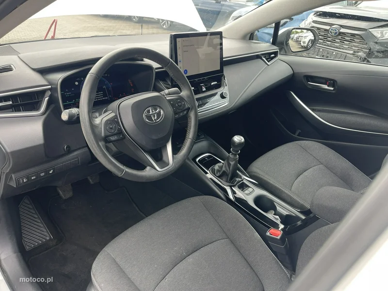 Toyota Corolla E210 5
