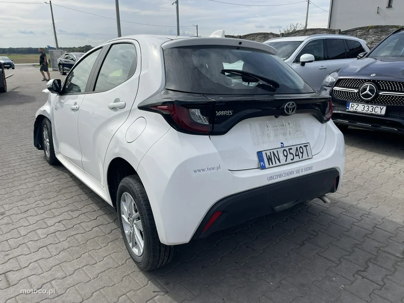 Toyota Yaris XP210 2