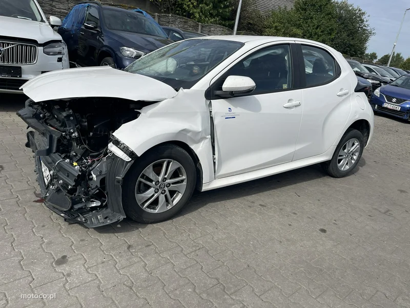 Toyota Yaris XP210 3