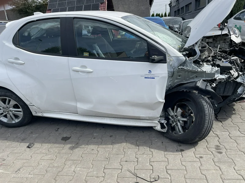 Toyota Yaris XP210 7