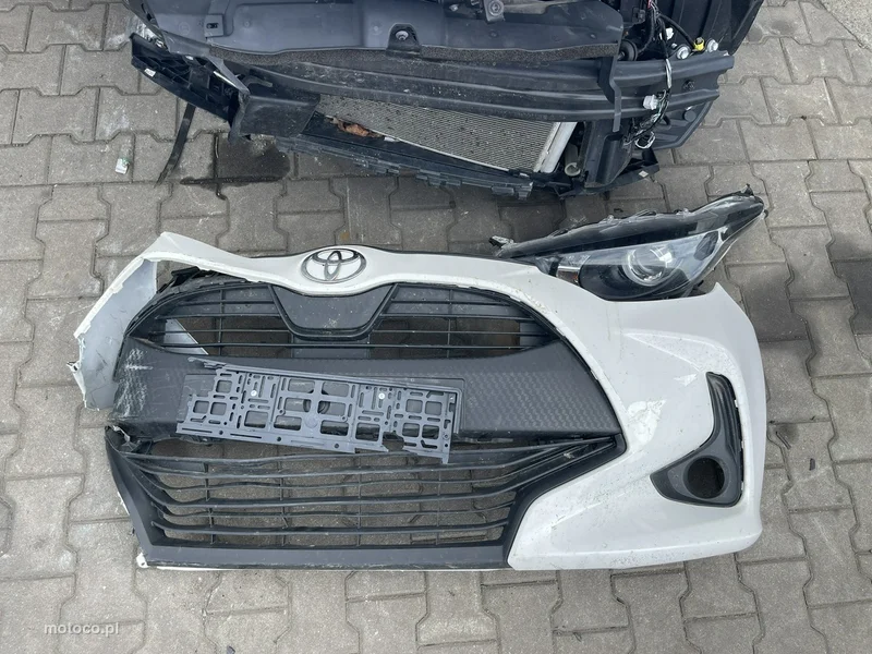 Toyota Yaris XP210 9