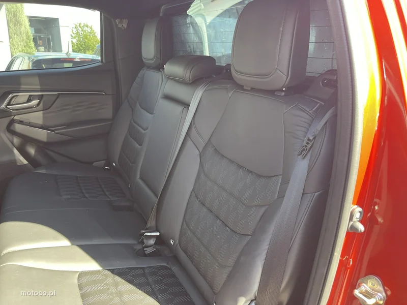 Isuzu D-Max 10