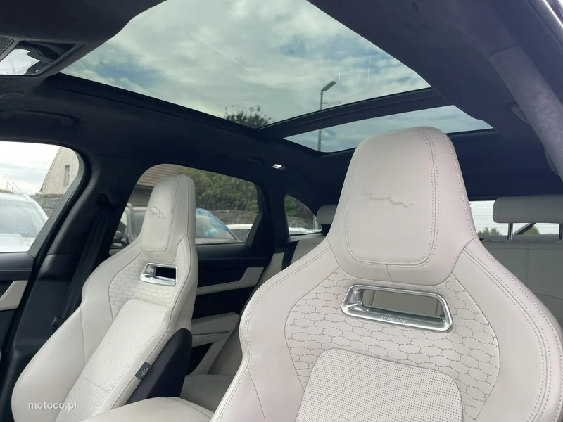 Jaguar F-Pace 11