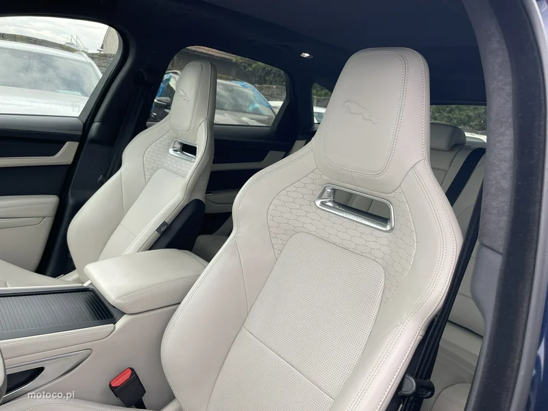 Jaguar F-Pace 12