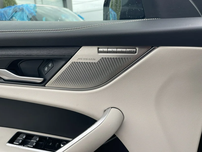 Jaguar F-Pace 14
