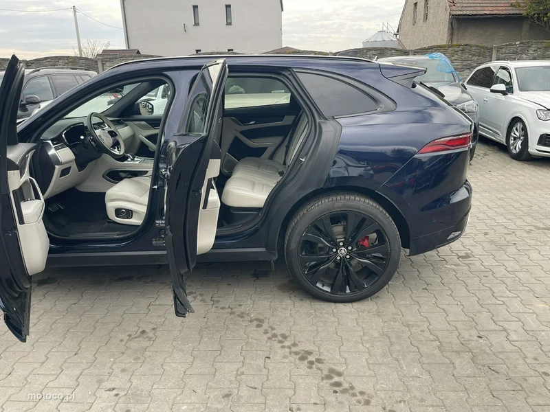 Jaguar F-Pace 6